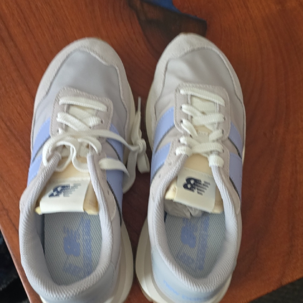 New Balance Women's Sneakers in White and Light Blue - Picture 1 of 4